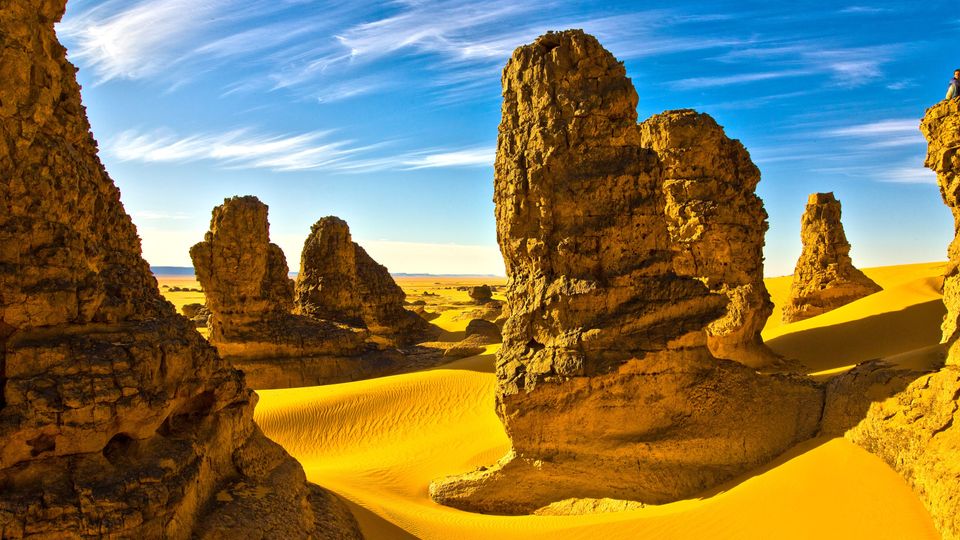 A picture of a desert with several rock formations